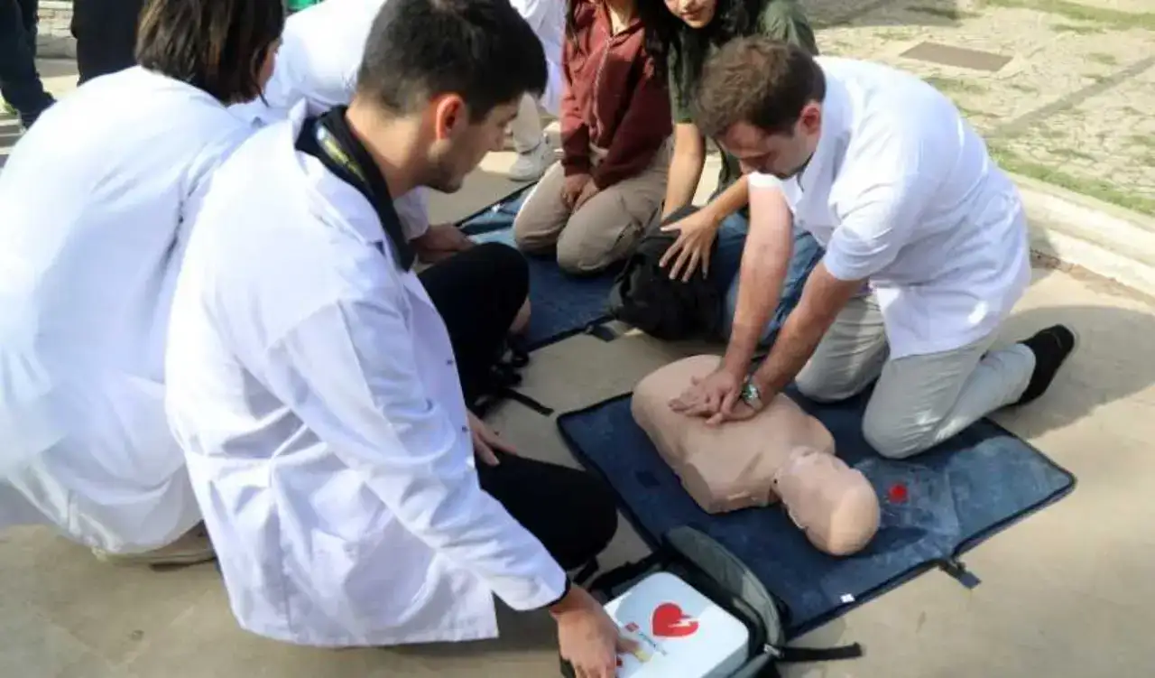 Akdeniz Üniversitesi’nde Öğrencilere 10 Dakikada Hayat Kurtaran Eğitim! 2